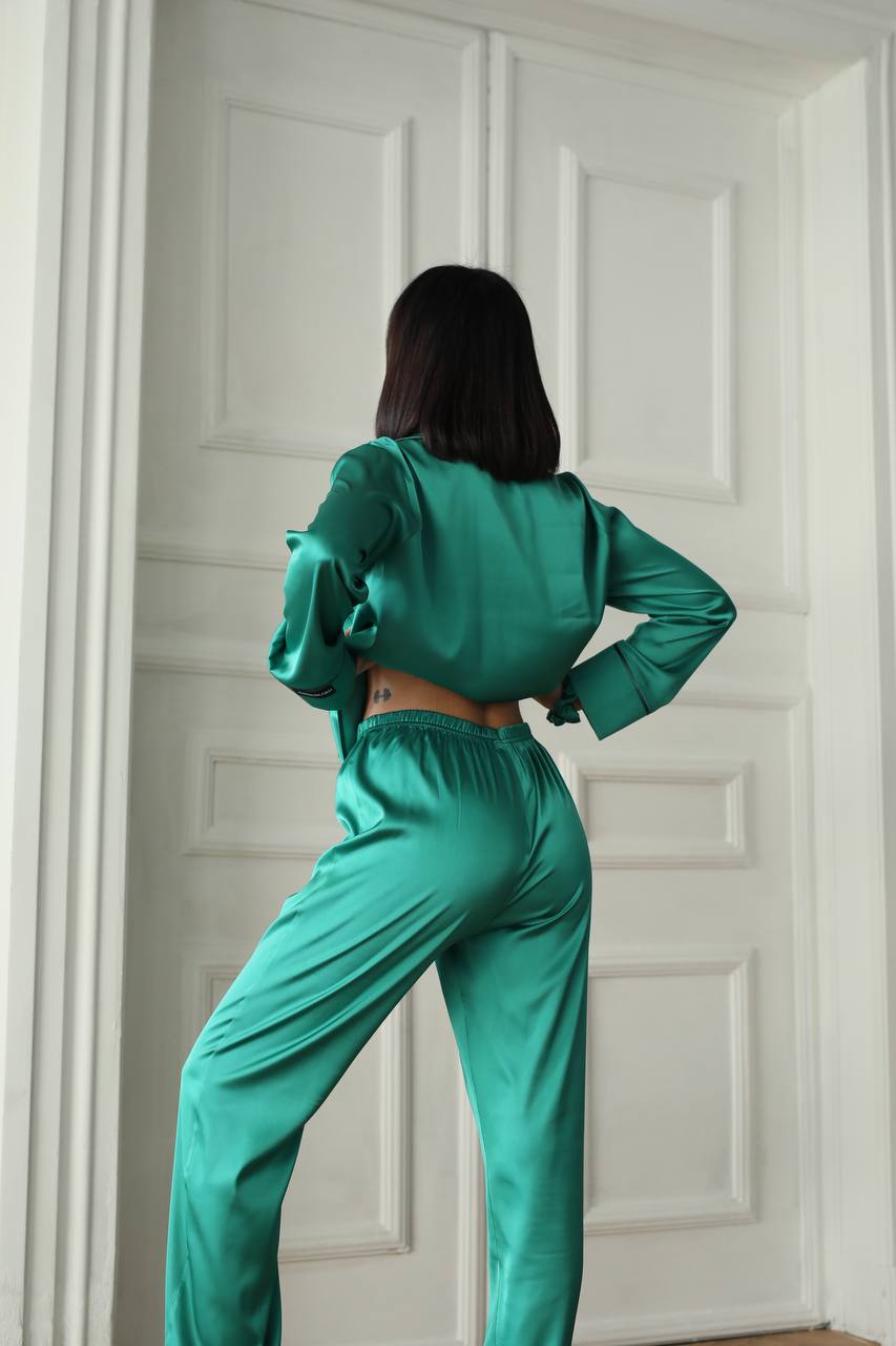 Elegante satijnen pyjamaset voor dames - luxe satijnen nachtkleding met scrunchie Smaragdgroen