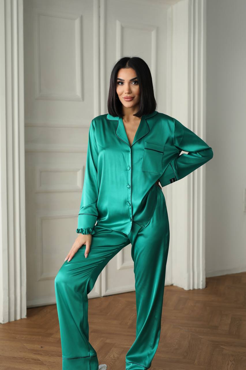 Elegante satijnen pyjamaset voor dames - luxe satijnen nachtkleding met scrunchie Smaragdgroen